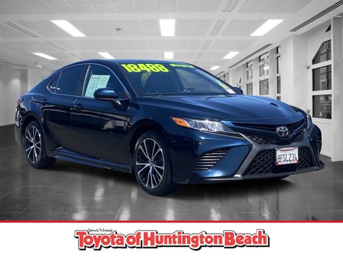 Used 2018 Toyota Camry SE FWD image 1