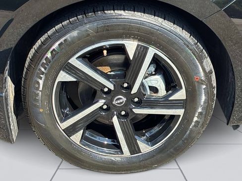Used 2024 Nissan Sentra SV FWD image 9