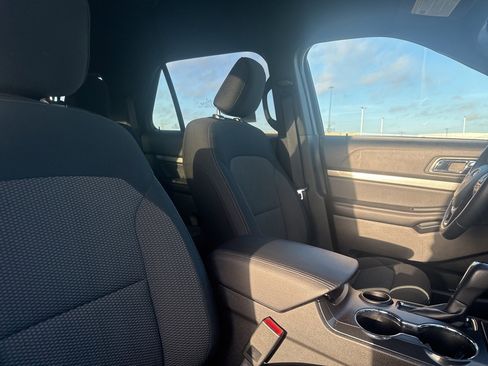 Used 2019 Ford Explorer XLT w/ Equipment Group 201A image 12