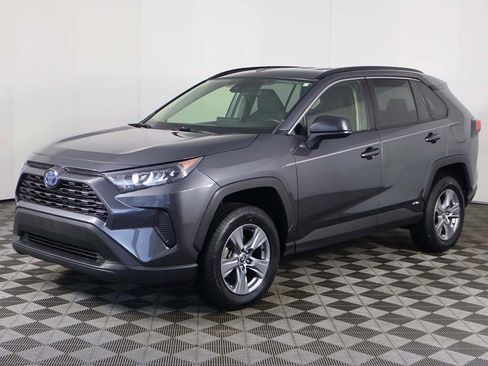 Used 2022 Toyota RAV4 LE image 5
