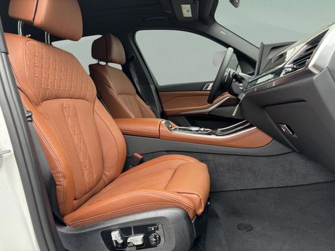 Used 2026 BMW X5 xDrive50e w/ M Sport Package image 8