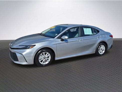 Used 2026 Toyota Camry LE image 2