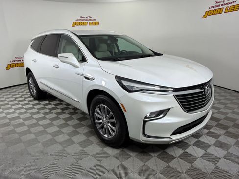 Used 2023 Buick Enclave Essence FWD image 8