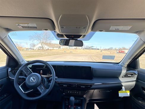 New 2025 Nissan Kicks SR image 30