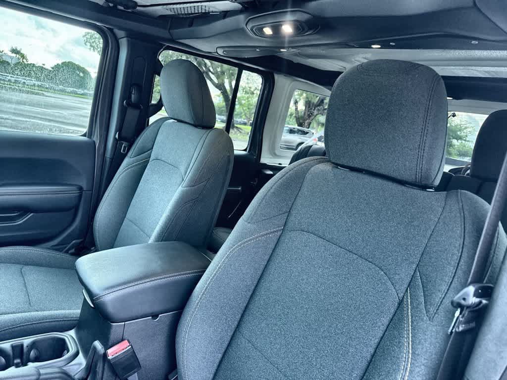 Used 2026 Jeep Wrangler Unlimited Sahara AWD/4WD image 14