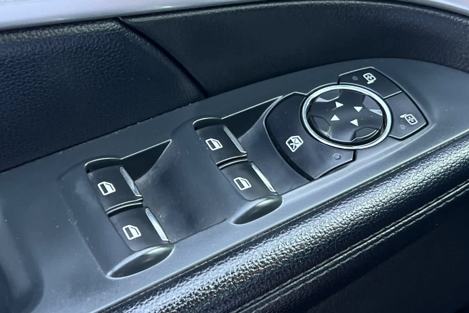 Used 2017 Ford Explorer XLT FWD image 13
