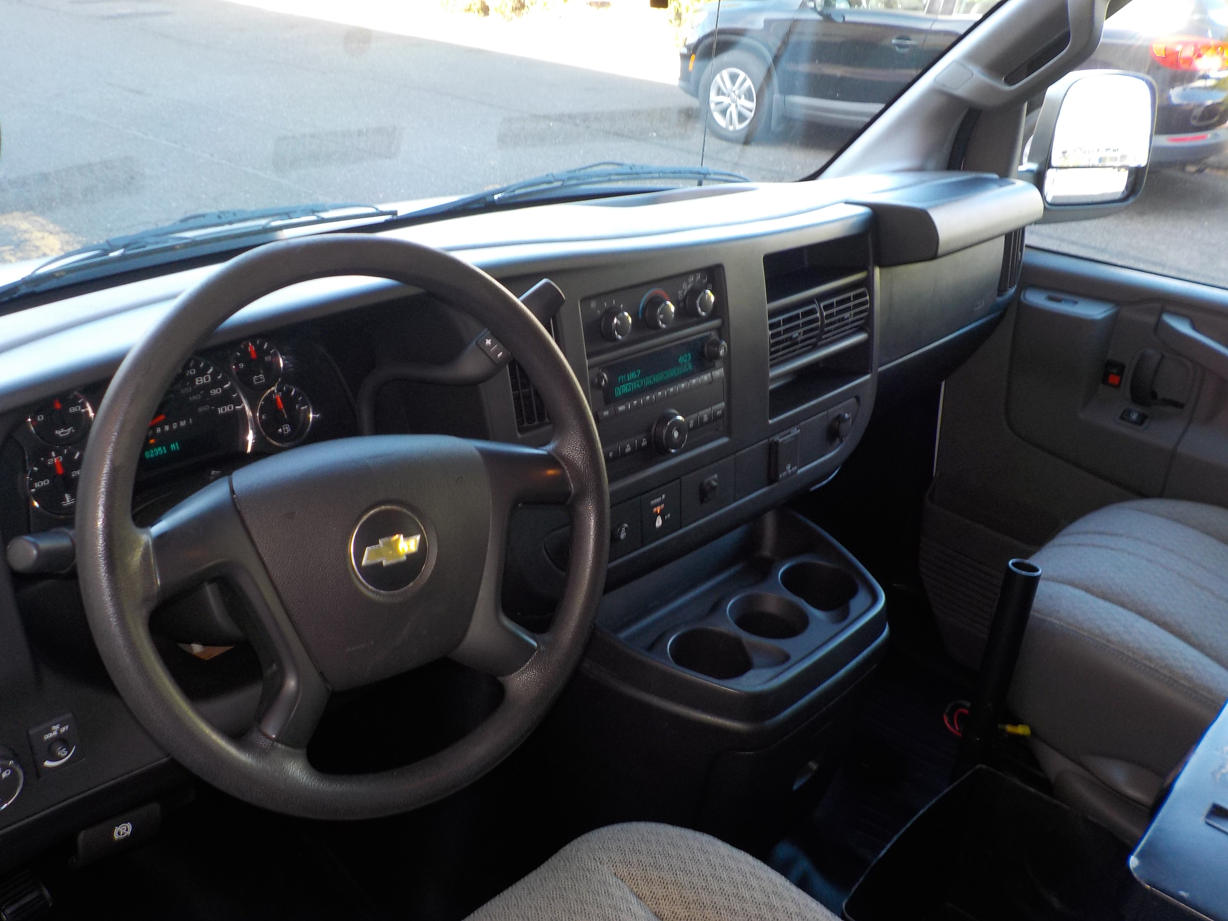 Used 2016 Chevrolet Express 2500 RWD image 15