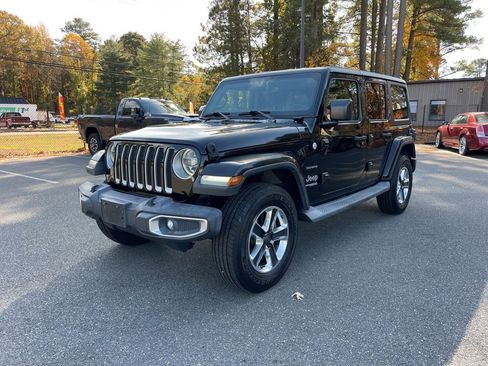 Used 2018 Jeep Wrangler Unlimited Sahara image 2