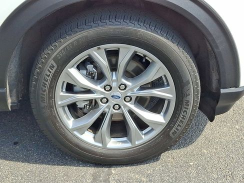 Used 2022 Ford Explorer XLT w/ Equipment Group 202A AWD/4WD image 8