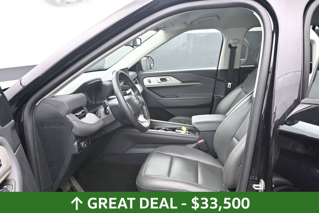 Used 2025 Ford Explorer Active w/ Active Comfort Package AWD/4WD image 32