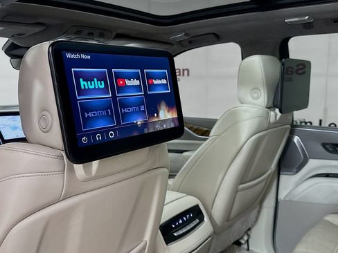 Used 2022 Cadillac Escalade ESV Sport Platinum w/ Heavy-Duty Trailer Package AWD/4WD image 30