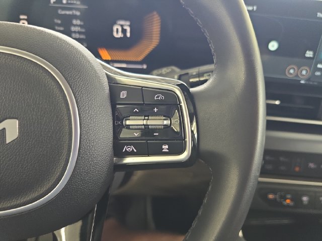 Certified 2025 Kia Carnival FWD image 18