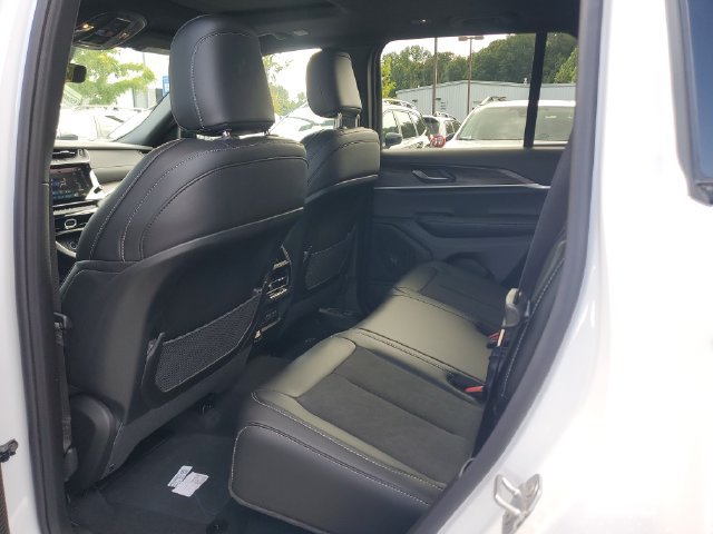 New 2027 Jeep Grand Cherokee Altitude AWD/4WD image 14