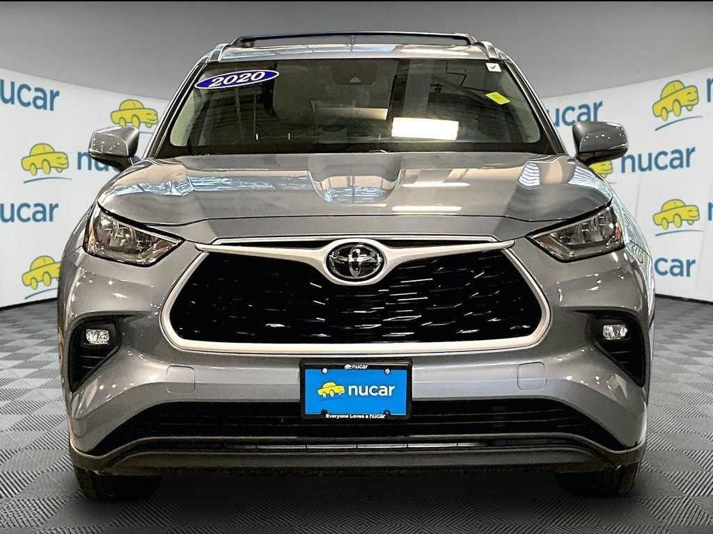 Used 2020 Toyota Highlander XLE AWD/4WD image 2