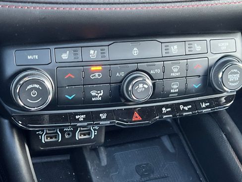 Used 2021 Dodge Durango R/T w/ Technology Group AWD/4WD image 22