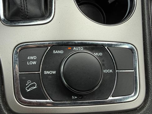 Used 2018 Jeep Grand Cherokee Limited image 26