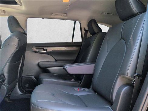 Used 2020 Toyota Highlander Limited AWD/4WD image 25