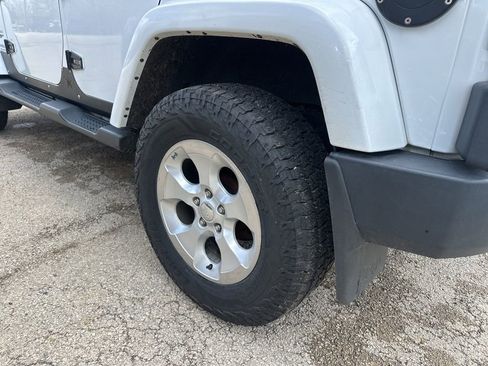 Used 2015 Jeep Wrangler Unlimited Sahara image 13