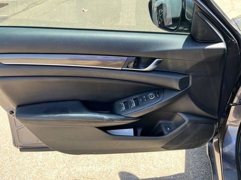 Used 2018 Honda Accord Sport image 13