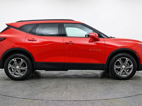 Used 2025 Chevrolet Blazer LT FWD image 11