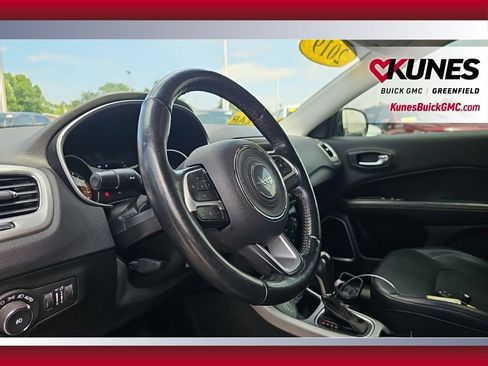 Used 2019 Jeep Compass Latitude w/ Cold Weather Group AWD/4WD image 13