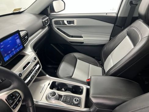 Used 2023 Ford Explorer XLT w/ Equipment Group 202A AWD/4WD image 23