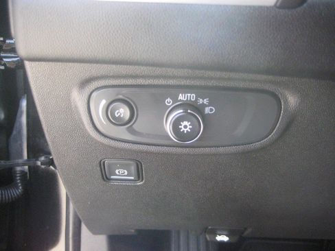 Used 2022 GMC Terrain SLE w/ Driver Convenience Package FWD image 17