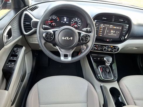 Certified 2022 Kia Soul LX image 11