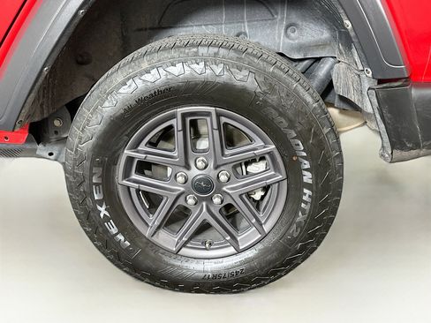 Used 2025 Jeep Wrangler Sport S image 11