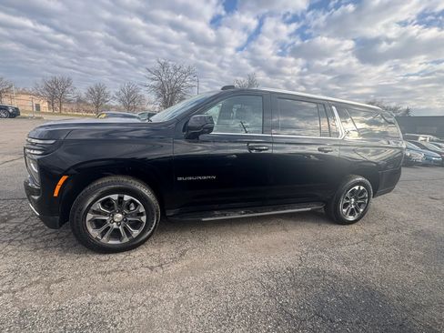 Used 2025 Chevrolet Suburban LT w/ Comfort Package image 8