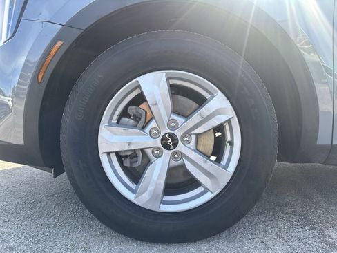 Certified 2024 Kia Sorento LX FWD image 18
