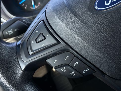 Used 2020 Ford Edge SE FWD image 19