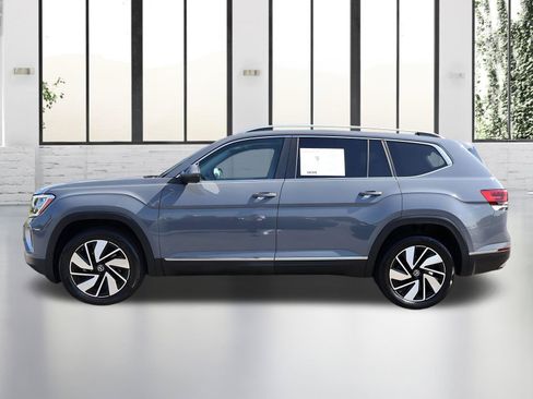 Used 2025 Volkswagen Atlas SEL AWD/4WD image 2