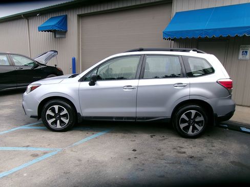 Used 2017 Subaru Forester 2.5i w/ Alloy Wheel Package image 4