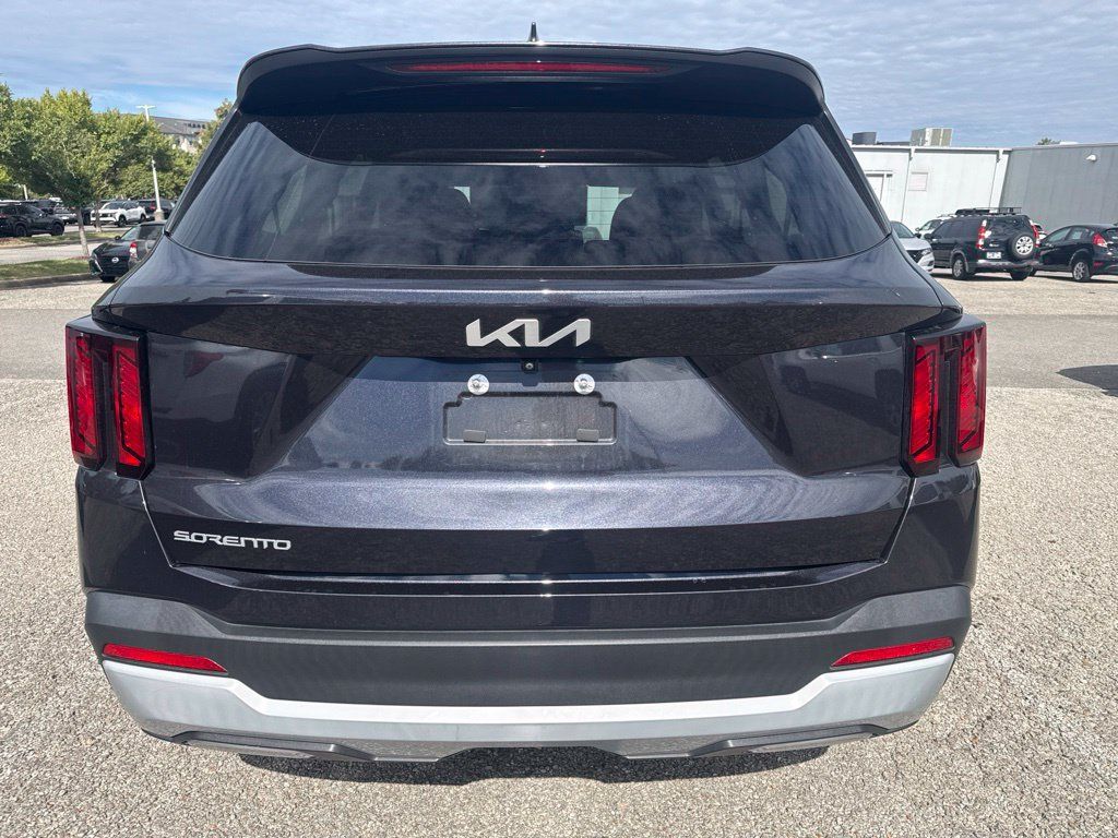 Used 2025 Kia Sorento LX FWD image 4