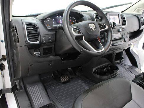Used 2024 RAM ProMaster 2500 w/ Quick Order Package 22G SLT FWD image 9