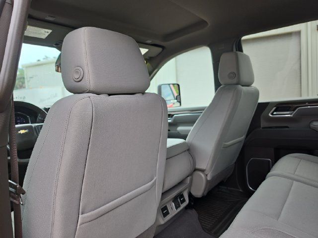 Used 2025 Chevrolet Silverado 2500 LT w/ Convenience Package AWD/4WD image 11