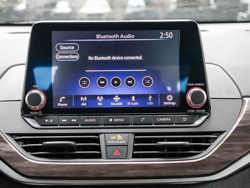 Used 2024 Nissan Altima 2.5 SV image 14