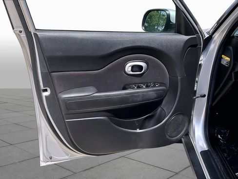 Used 2018 Kia Soul + FWD image 21