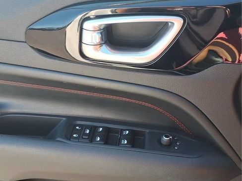 Used 2025 Jeep Compass Trailhawk w/ Trailer Tow Group AWD/4WD image 16