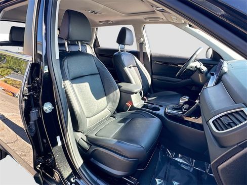 Certified 2025 Kia Seltos SX w/ SX Sunroof Package image 29