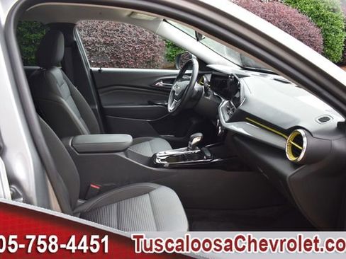 Used 2024 Chevrolet Trax LT w/ Driver Confidence Package FWD image 21