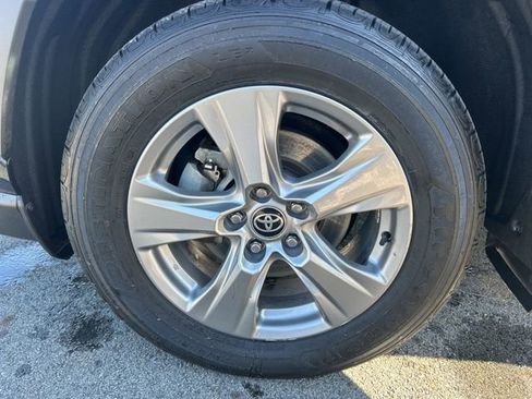 Used 2024 Toyota RAV4 XLE w/ Convenience Package image 28