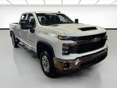 Used 2025 Chevrolet Silverado 2500 LT w/ Convenience Package AWD/4WD image 3