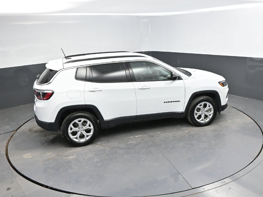 Used 2024 Jeep Compass Latitude AWD/4WD image 31