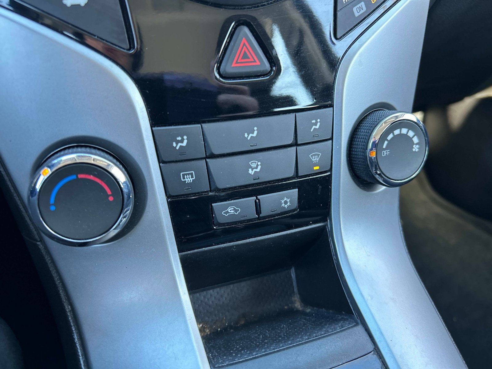 Used 2015 Chevrolet Cruze LT FWD image 28
