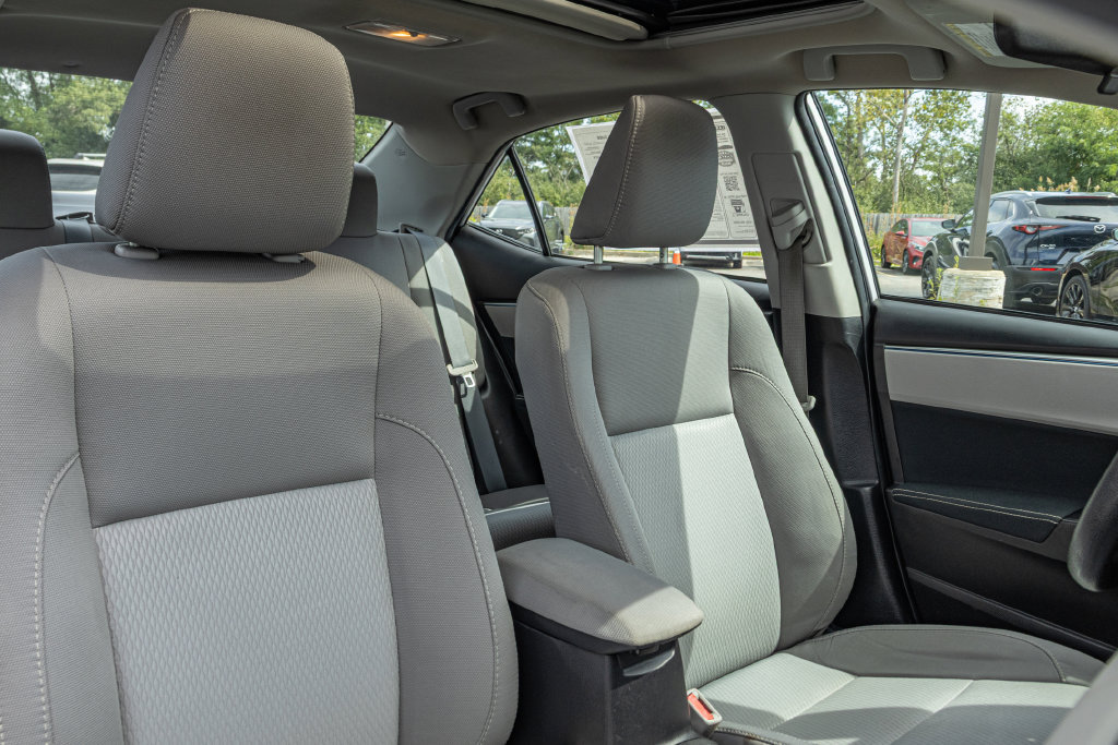 Used 2015 Toyota Corolla LE FWD image 34