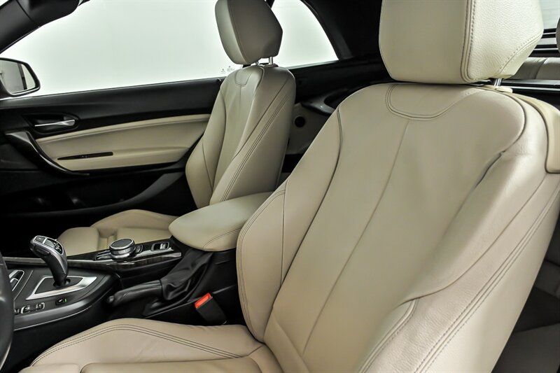 Used 2021 BMW 230i xDrive Convertible w/ Premium Package AWD/4WD image 20