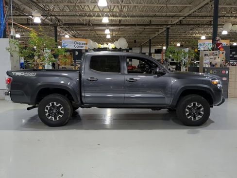 Used 2021 Toyota Tacoma TRD Off-Road AWD/4WD image 7