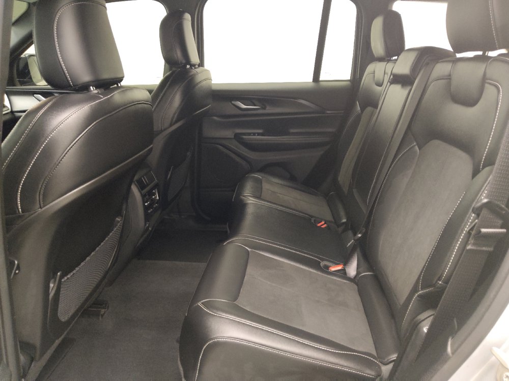 Used 2023 Jeep Grand Cherokee Altitude AWD/4WD image 18